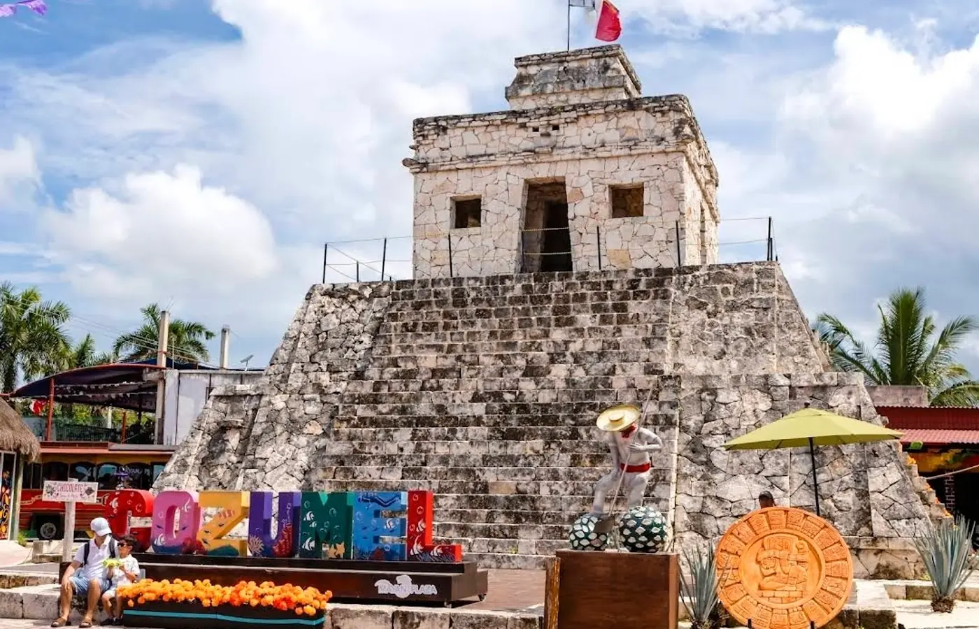 Starbucks / Mayan pyramid area Punta Langosta pier